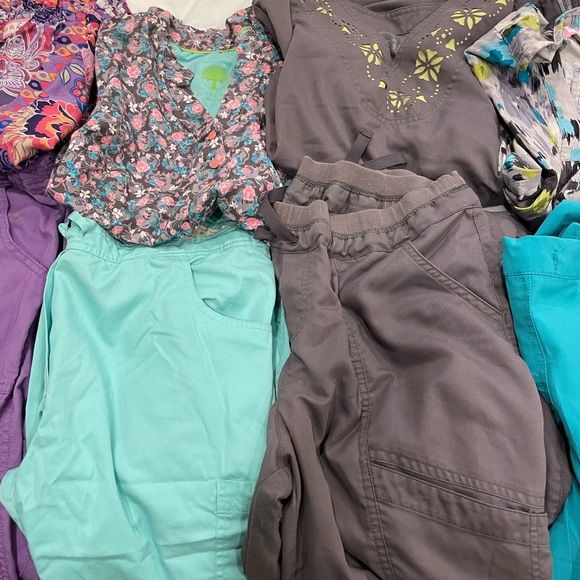 Scrubs Bundle - Picture 5 of 10